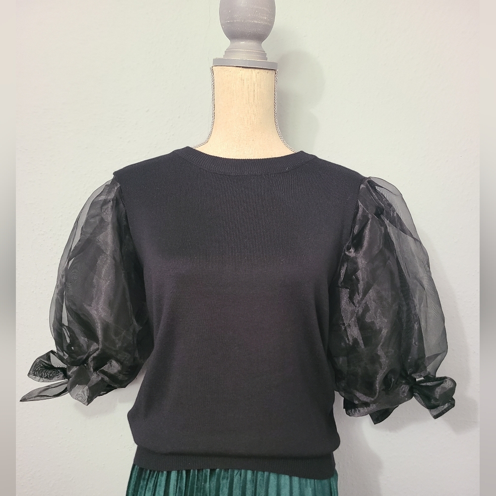 Chicwish Women's Organza Bubble Sleeves Knit Black Top NWT‎ Size Med